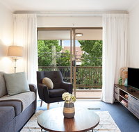 Newly-furnished 2-Bed Apartment with Gym and Pool - Australia Accommodation