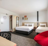 Nightcap at Camp Hill Hotel - Australia Accommodation