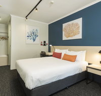 Nightcap at Edge Hill Tavern - Australia Accommodation