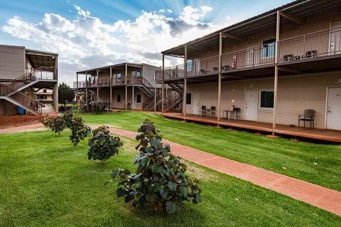 Oasis Newman - Australia Accommodation 0