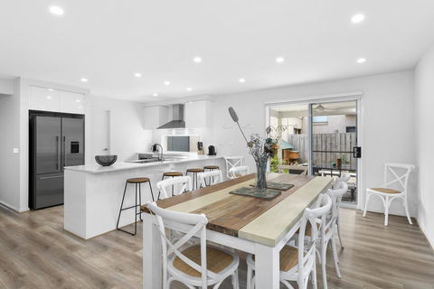 OCEAN BREEZE Family Home - Australia Accommodation 1