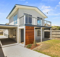 Ocean Chill 10 Minutes Drive to Phillip Island Pet Friendly Family Home Sleeps 8 - Australia Accommodation