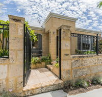 Ocean Keys Cottage - Free WiFi - Australia Accommodation
