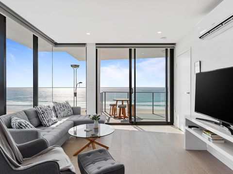 Ocean Views Apartment With Rooftop Pool - Australia Accommodation 0