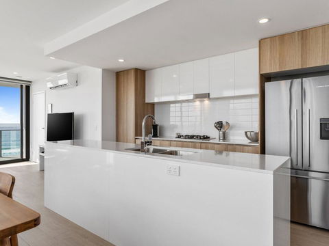 Ocean Views Apartment With Rooftop Pool - Australia Accommodation 2