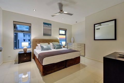 Oceana Darwin Central Oceanfront 3 Bedroom 2 Lounge Room Pool Gym Tennis Court Sleeps 9 - Australia Accommodation 1