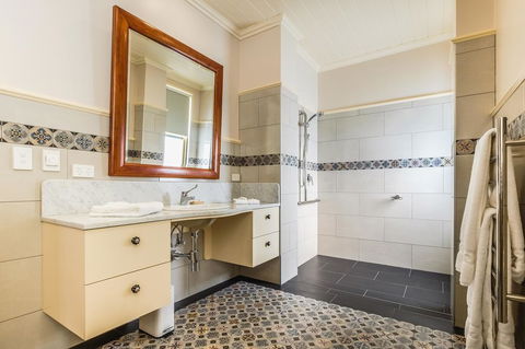 Old Bank Boutique Hotel - Australia Accommodation 1