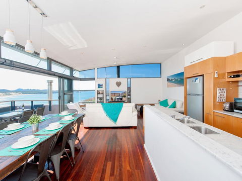 One Mile Cl, Townhouse 22, 26, The Deckhouse - Australia Accommodation 3