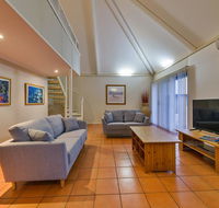 Osprey Holiday Village Unit 123 - Blissful 3 Bedroom Holiday Villa with a Pool in the Complex - Australia Accommodation