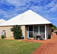 Osprey Holiday Village Unit 222-1 Bedroom - Great 1 Bedroom Studio Apartment with a Pool in the Complex - Australia Accommodation