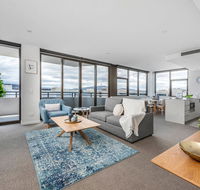 Oversized Luxe 1 Bedder - Amazing Barton - Gym - Australia Accommodation
