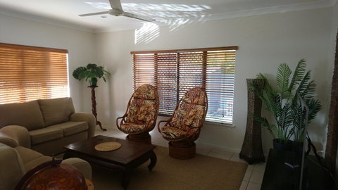 Palm Lakeside Holiday Home - Bowen, Whitsundays, Queensland - Australia Accommodation 2