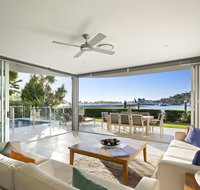 Pavillion 17 - Waterfront Spacious 4 Bedroom With Own Inground Pool And Golf Buggy - Australia Accommodation