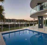 Pavillions 12 - Waterfront Spacious 4 Bedroom With Own Inground Pool And Golf Buggy - Australia Accommodation