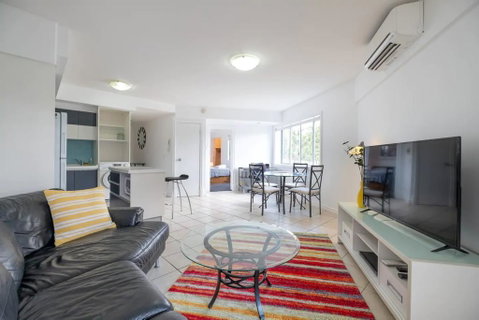 Peaceful 1 Bedroom Apartment With Parking - Australia Accommodation 1