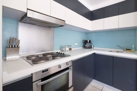Peaceful 1 Bedroom Apartment With Parking - Australia Accommodation 3