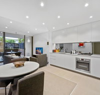 Peaceful Water-side Retreat With Huge Courtyard. - Australia Accommodation