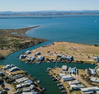 Pelican Landing - Stunning Lake King Views - Australia Accommodation