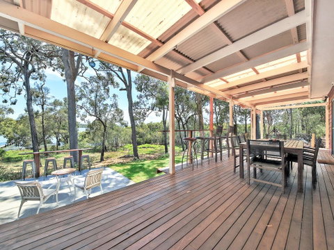 Pet Friendly Waterfront Holiday House On Peacefull Island With Bikes And Kayaks - Australia Accommodation 2