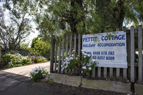 Pettit Cottage - Australia Accommodation 1