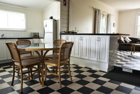 Pettit Cottage - Australia Accommodation 2