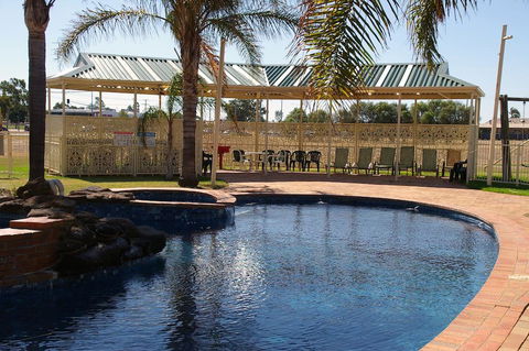 Pines Country Club Motor Inn - Australia Accommodation 2