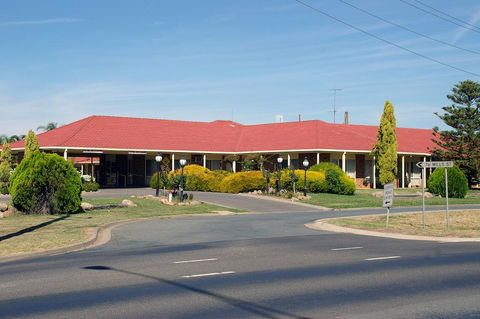 Pines Country Club Motor Inn - Australia Accommodation 1