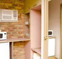 Pines Country Club Motor Inn - Australia Accommodation