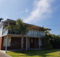 Portarlington beach shack 50 metres to the water - Australia Accommodation