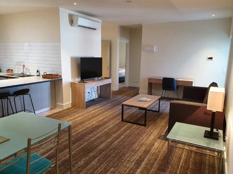 Porter's Plainland Hotel - Australia Accommodation 3