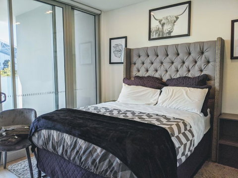 Presidential 3-bed 2-bath, Balcony, With Pool Included - Australia Accommodation 0
