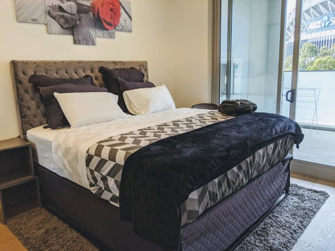 Presidential 3-bed 2-bath, Balcony, With Pool Included - Australia Accommodation 2