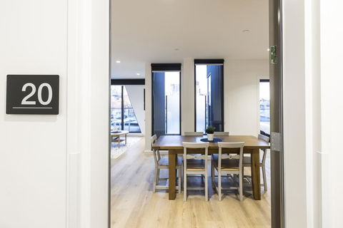 Q Squared Serviced Apartments - Australia Accommodation 3