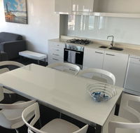 Q1 1 Bedroom apartment on 30th floor - Australia Accommodation