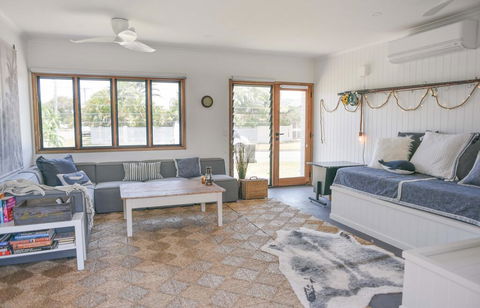 Quiet Pet Friendly Home 3 Houses To Beach Entry With Private Pool Walk To Shops - Australia Accommodation 1