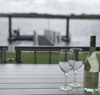 Quiet River Front Escape Walk to Ocean Street  Shops - Australia Accommodation
