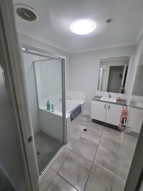 Quiet Sunny Relaxed Home Close To Theme Parks - Australia Accommodation 2