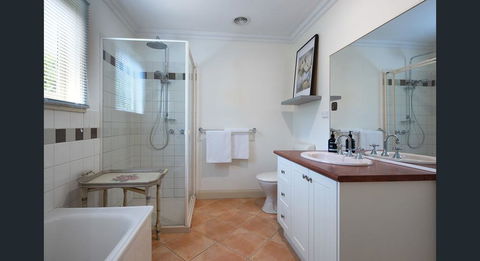 Roalies Farm House - Australia Accommodation 2