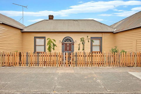 Robinson Cottage - Australia Accommodation 0