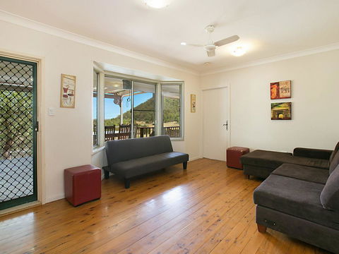 Rosa House In Broke, 4br House In Walking Distance To Cellar Doors - Australia Accommodation 3