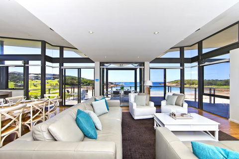 Sails On The Beachfront - Exclusive Seaside Home - Australia Accommodation 3