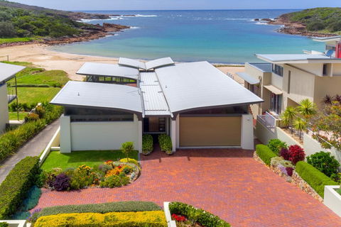 Sails On The Beachfront - Exclusive Seaside Home - Australia Accommodation 0