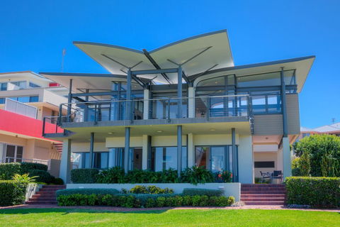 Sails On The Beachfront - Exclusive Seaside Home - Australia Accommodation 1