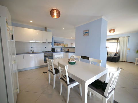 Salty Air Apartments Kingscote Kangaroo Island - Australia Accommodation 3