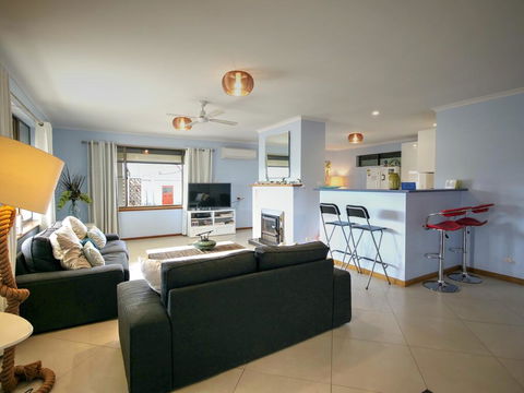 Salty Air Apartments Kingscote Kangaroo Island - Australia Accommodation 2