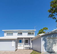 Sandpiper Beach Front House - Australia Accommodation