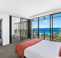 SeaBreeze Holidayz on Cavill Ocean View - Australia Accommodation