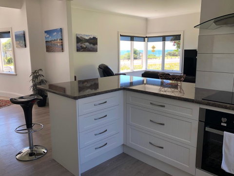 Seaside Retreat - Australia Accommodation 3