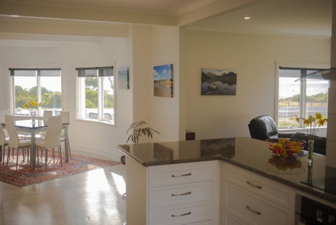 Seaside Retreat - Australia Accommodation 2