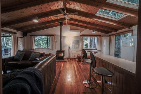 Seaview Retreat - Australia Accommodation 0